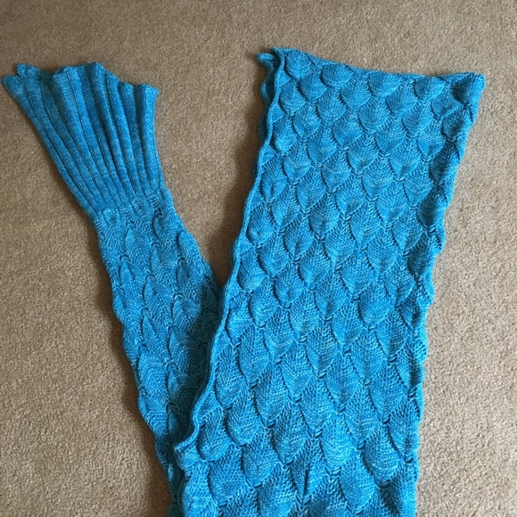 Fish scale mermaid tail blanket with glitter - Picture 2 of 4